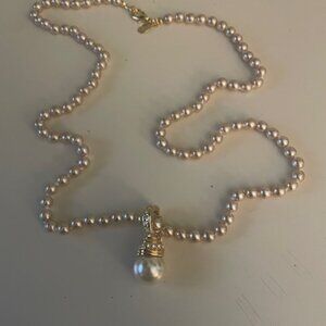 VINTAGE NOLAN MILLER FAUX PEARL NECKLACE GOLD-TONE CLEAR RHINESTONE PENDANT 14"